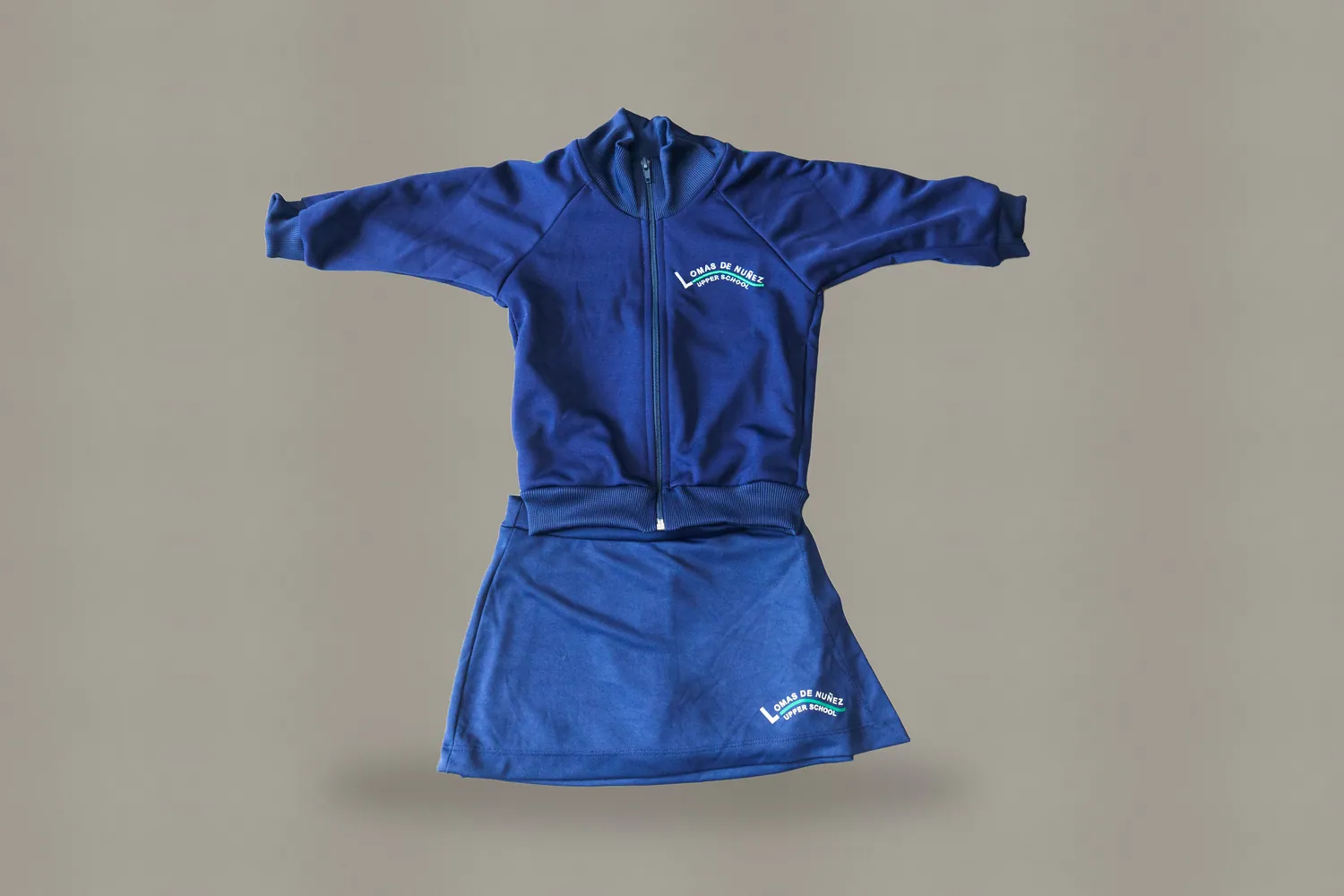 Uniforme escolar · Lomas de Núñez Upper School, fabricada por 30 Colores